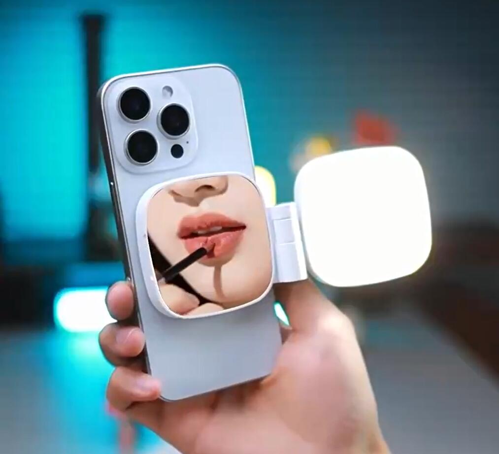 Lampe selfie LED magnétique avec rotation 360°, lumière douce et fixation stable. Idéale pour selfies, vidéos, TikTok et appels vidéo.