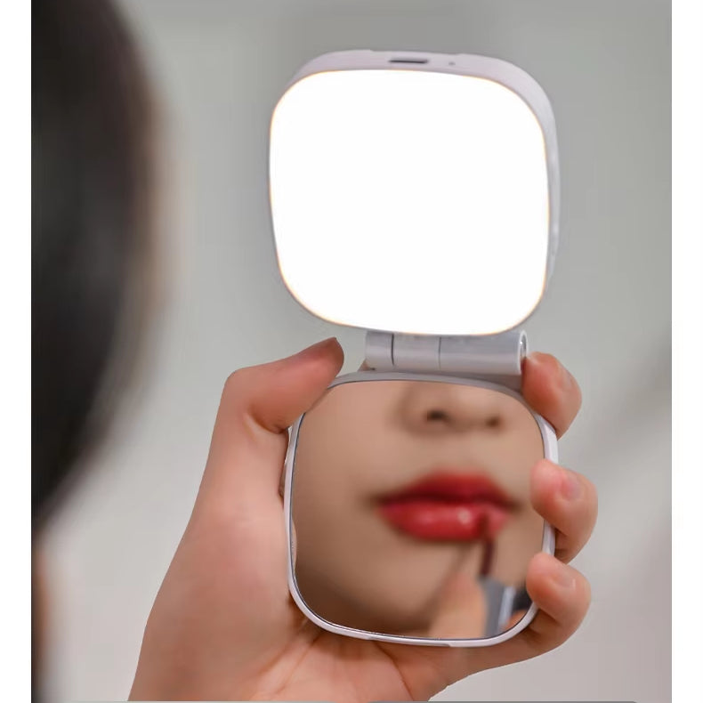 Lampe selfie LED magnétique avec rotation 360°, lumière douce et fixation stable. Idéale pour selfies, vidéos, TikTok et appels vidéo.